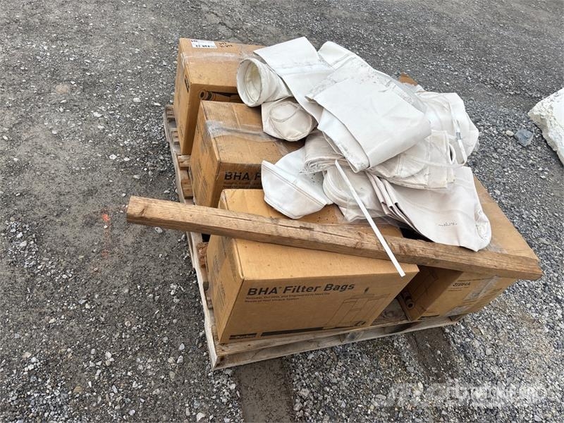  Quantity of (1) Pallets of Parker-Hannifin Bag Fil مكونات أخرى