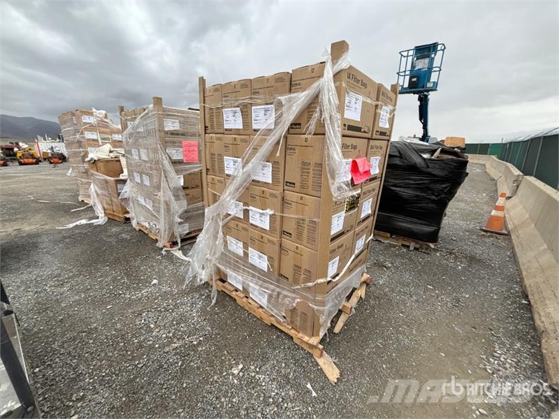  Quantity of (1) Pallets of Parker-Hannifin Bag Fil مكونات أخرى