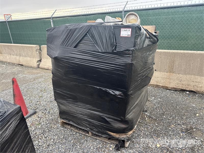  Quantity of (1) Pallets of Parker-Hannifin Bag Fil مكونات أخرى
