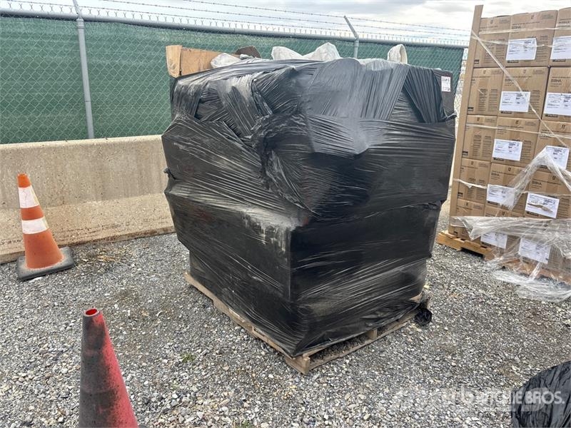  Quantity of (1) Pallets of Parker-Hannifin Bag Fil مكونات أخرى