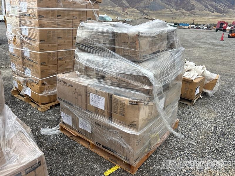  Quantity of (1) Pallets of Parker-Hannifin Bag Fil مكونات أخرى