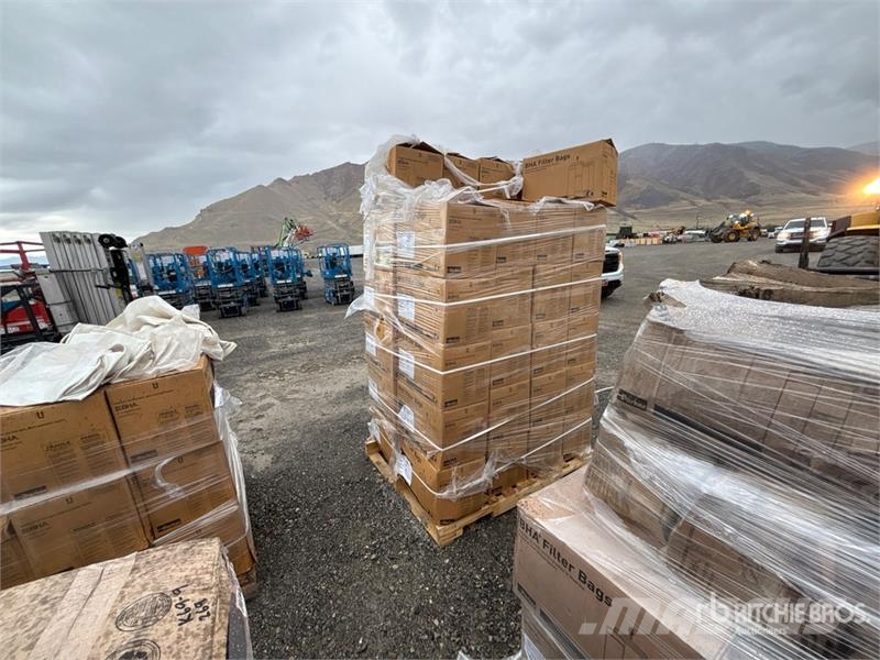  Quantity of (1) Pallets of Parker-Hannifin Bag Fil مكونات أخرى