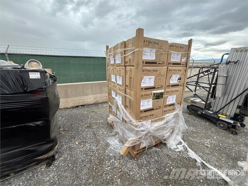  Quantity of (1) Pallets of Parker-Hannifin Bag Fil مكونات أخرى