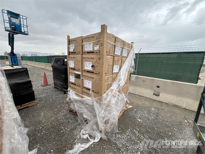  Quantity of (1) Pallets of Parker-Hannifin Bag Fil مكونات أخرى