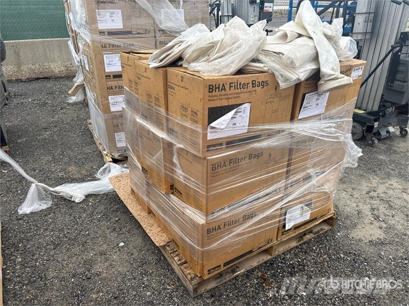  Quantity of (1) Pallets of Parker-Hannifin Bag Fil مكونات أخرى