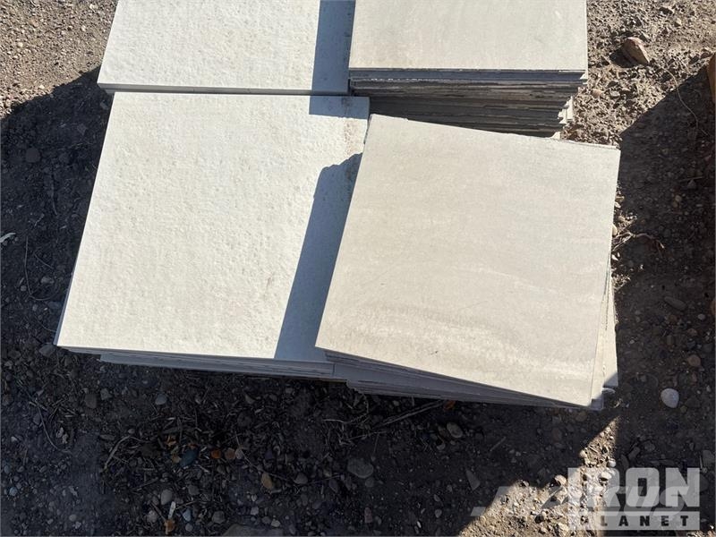 Quantity of (1) Pallets of Tile Outros componentes