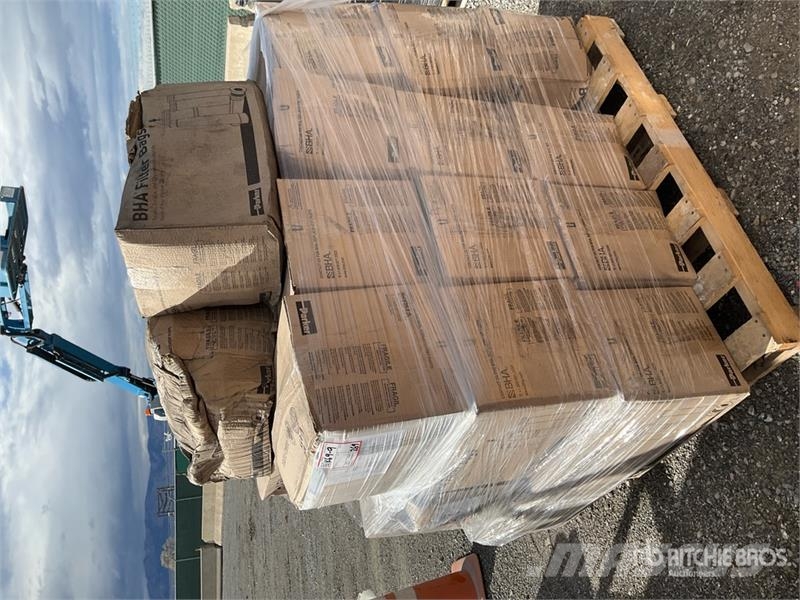  Quantity of (1) Pallets of Parker-Hannifin Bag Fil مكونات أخرى