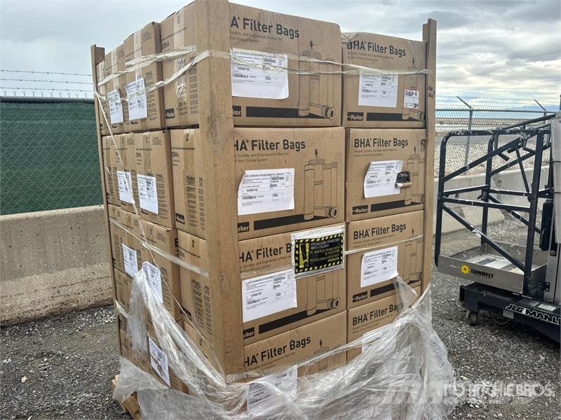  Quantity of (1) Pallets of Parker-Hannifin Bag Fil مكونات أخرى