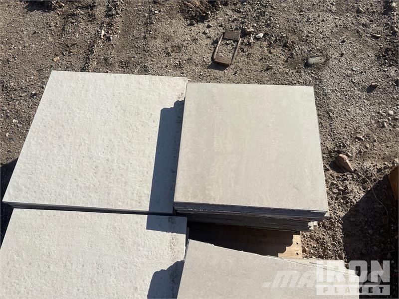 Quantity of (1) Pallets of Tile Outros componentes