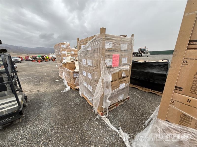  Quantity of (1) Pallets of Parker-Hannifin Bag Fil مكونات أخرى