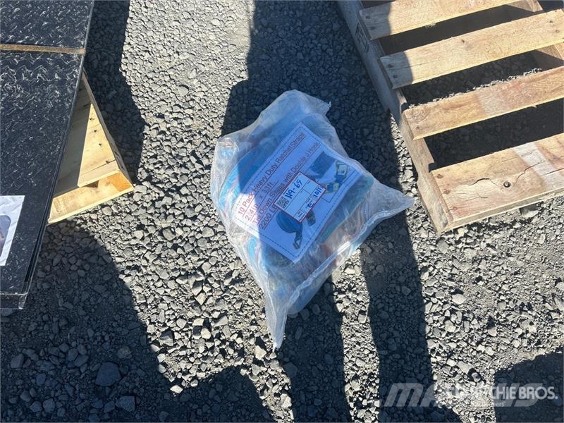 Quantity of (10) 2.4 in x 33 ft Blue Heavy Duty Ra Otros componentes