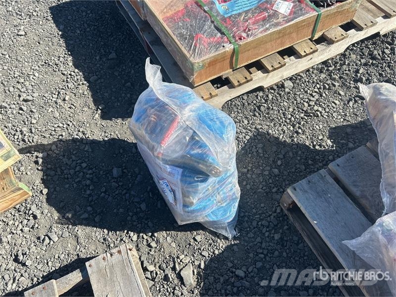  Quantity of (10) 2.4 in x 33 ft Blue Heavy Duty Ra Otros componentes