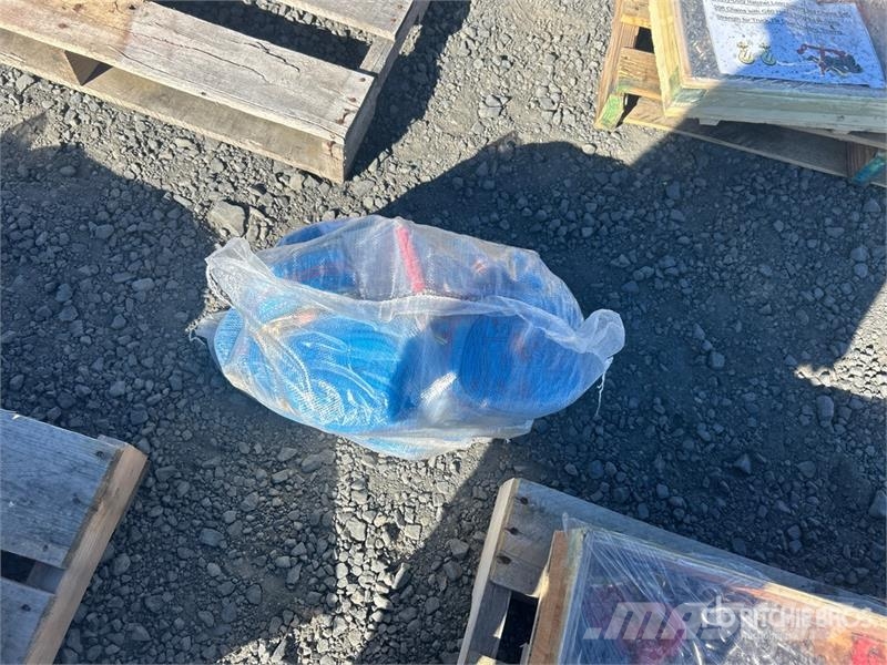  Quantity of (10) 2.4 in x 33 ft Blue Heavy Duty Ra Otros componentes
