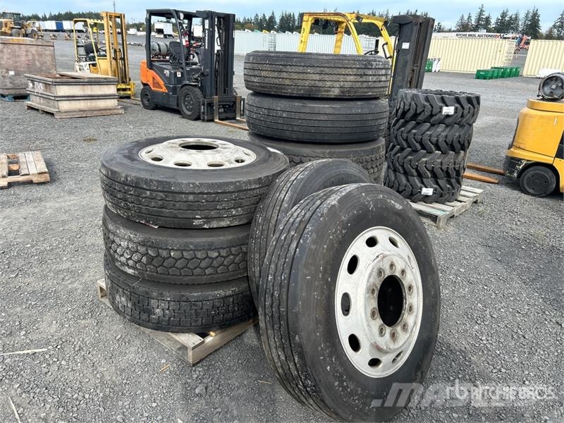  Quantity of (10) 285/75R24.5 Tires Tyres, wheels and rims