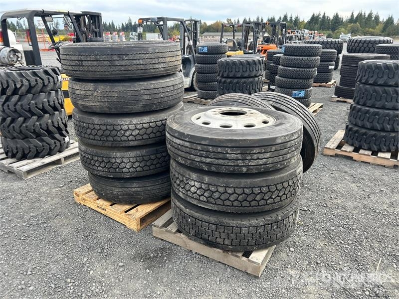  Quantity of (10) 285/75R24.5 Tires Tyres, wheels and rims
