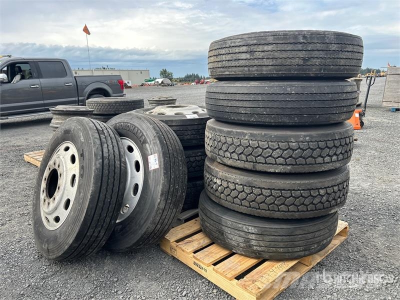  Quantity of (10) 285/75R24.5 Tires Tyres, wheels and rims