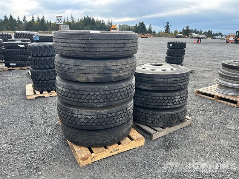  Quantity of (10) 285/75R24.5 Tires Tyres, wheels and rims