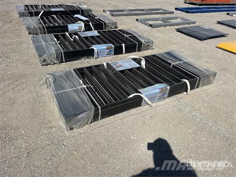 Quantity of (10) 7.9 ft x 3.3 ft Black Galvanized Piirdeaia varustus