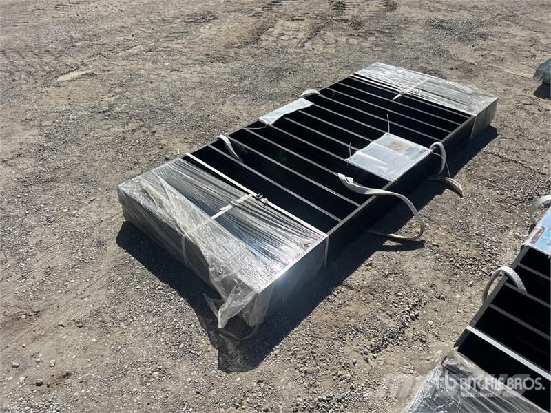Quantity of (10) 7.9 ft x 3.3 ft Black Galvanized Piirdeaia varustus
