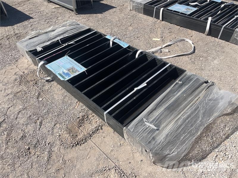 Quantity of (10) 7.9 ft x 3.3 ft Black Galvanized Piirdeaia varustus