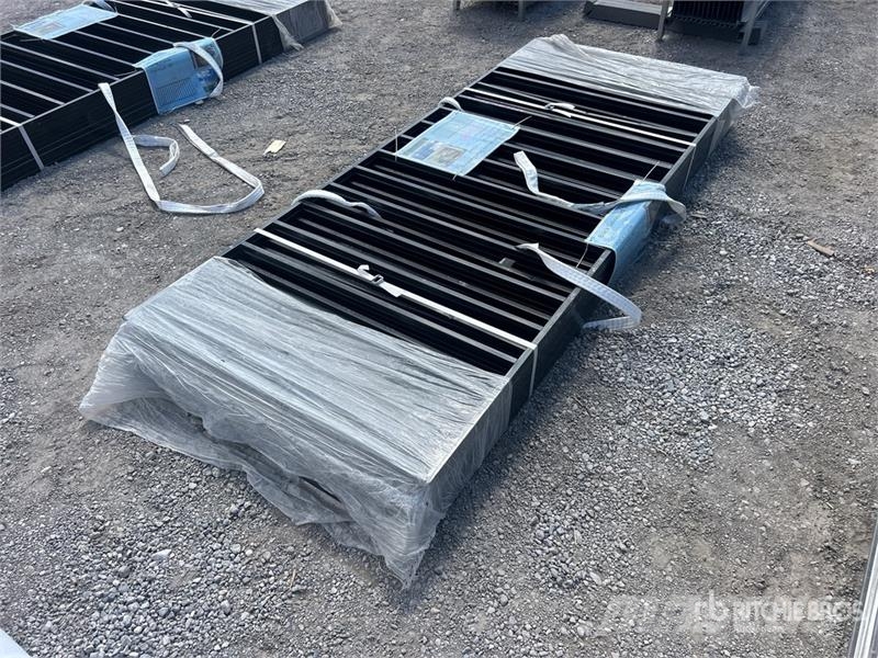 Quantity of (10) 7.9 ft x 3.3 ft Black Galvanized Piirdeaia varustus