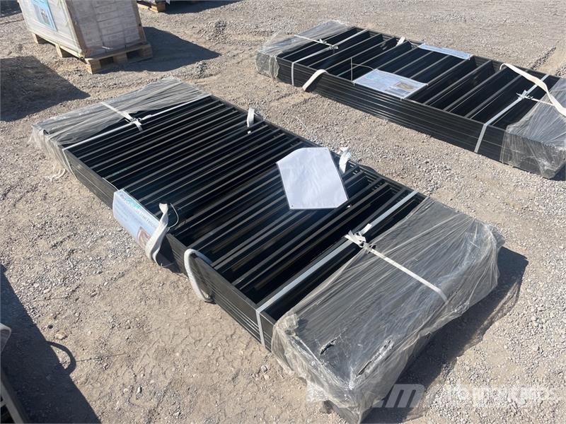 Quantity of (10) 7.9 ft x 3.3 ft Black Galvanized Piirdeaia varustus