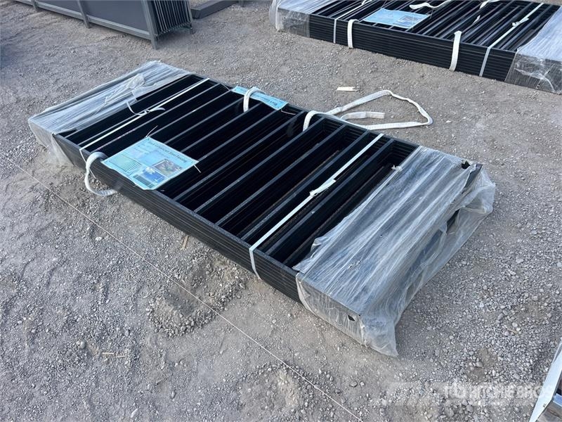 Quantity of (10) 7.9 ft x 3.3 ft Black Galvanized Piirdeaia varustus