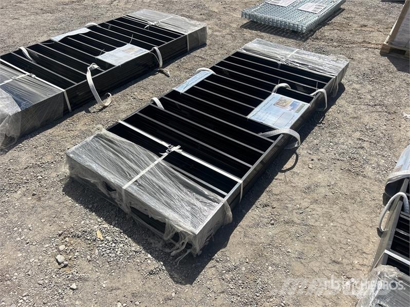Quantity of (10) 7.9 ft x 3.3 ft Black Galvanized Piirdeaia varustus