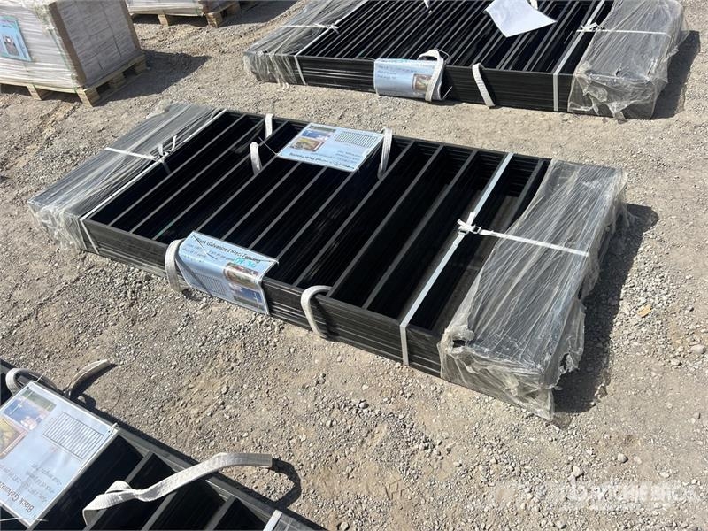 Quantity of (10) 7.9 ft x 3.3 ft Black Galvanized Piirdeaia varustus