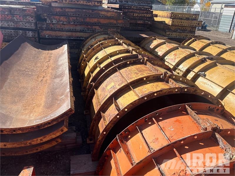 Quantity of (10) EFFCO Column Concrete Forms Zubehör