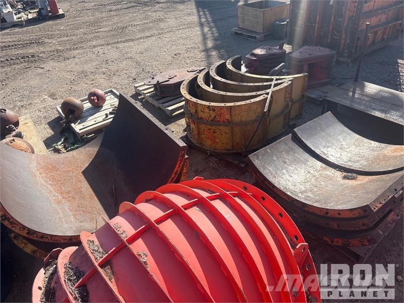 Quantity of (10) EFFCO Cap Concrete Forms Zubehör