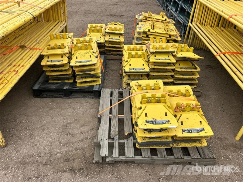  Quantity of 10 Ft. Guardrails & Bases Αναβατόρια και ανυψωτήρες υλικών
