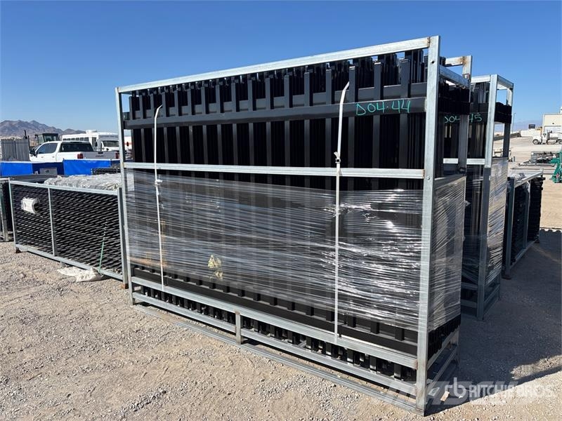 Quantity of 10 ft x 7 ft Galvanized Black Fencing Piirdeaia varustus