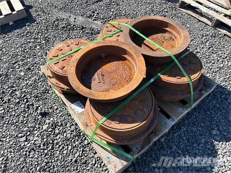  Quantity of (10) Sewer Man Hole Covers المصاعد والرافعات المادية