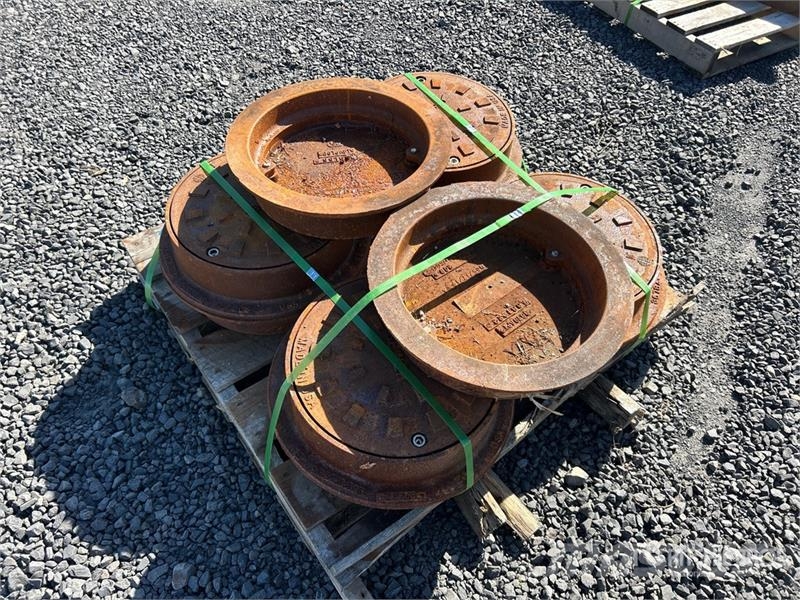  Quantity of (10) Sewer Man Hole Covers المصاعد والرافعات المادية