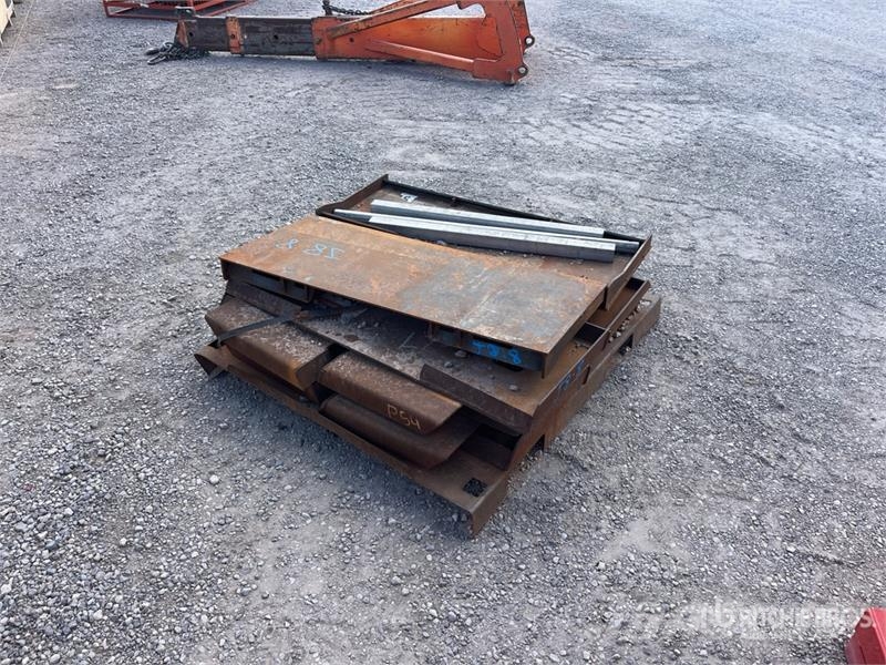  Quantity of (10) Skid Steer Attachment Mounting Pl Otros componentes