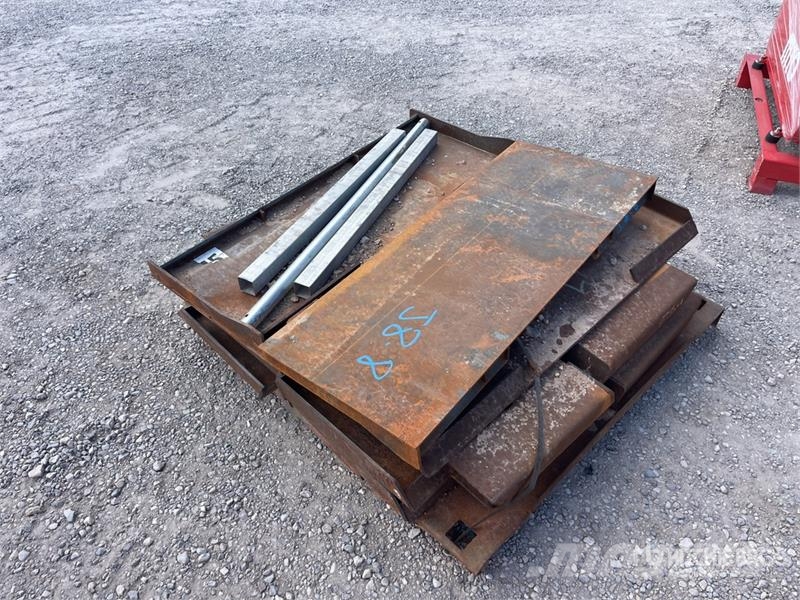  Quantity of (10) Skid Steer Attachment Mounting Pl Otros componentes