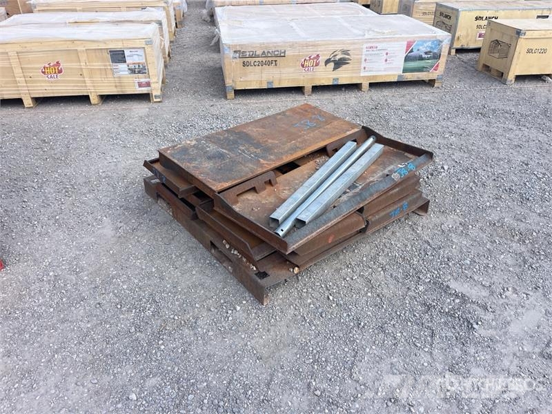  Quantity of (10) Skid Steer Attachment Mounting Pl Otros componentes