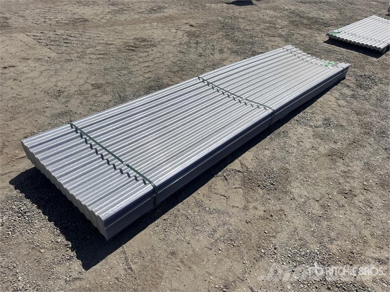 Quantity of (100) 12 ft x 3 ft Clear Corrugated Po Talhas, guinchos e elevadores de materiais