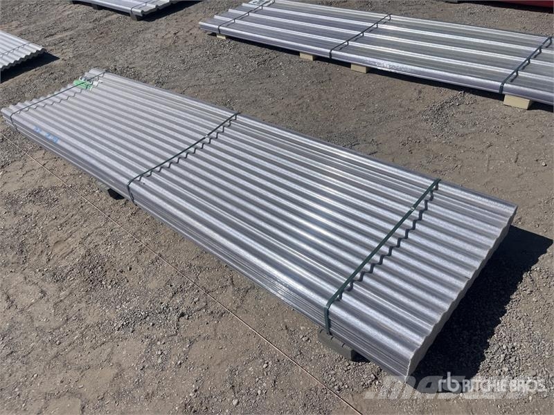 Quantity of (100) 12 ft x 3 ft Clear Corrugated Po Talhas, guinchos e elevadores de materiais