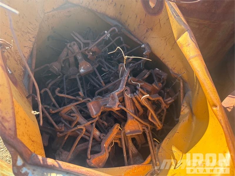  Quantity of (11) 11 barrels of-Gate cam lock backs المصاعد والرافعات المادية
