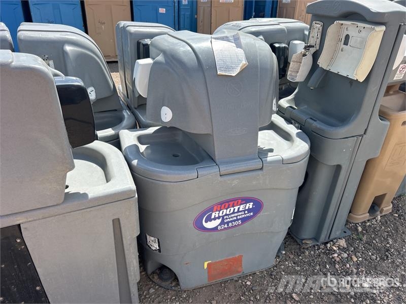  Quantity of (11) Hand Washing Sinks 廃棄物／リサイクル&採石スペアパーツ