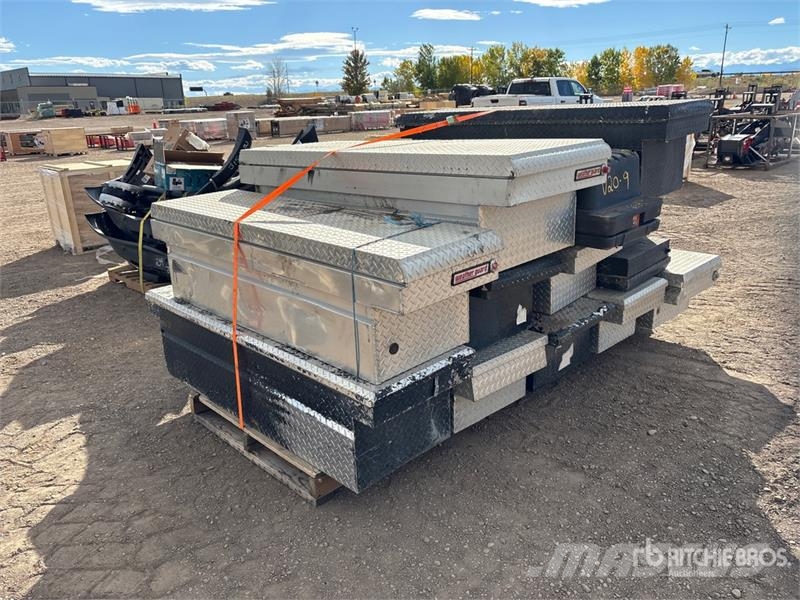  Quantity of (11) Tool Box Otros