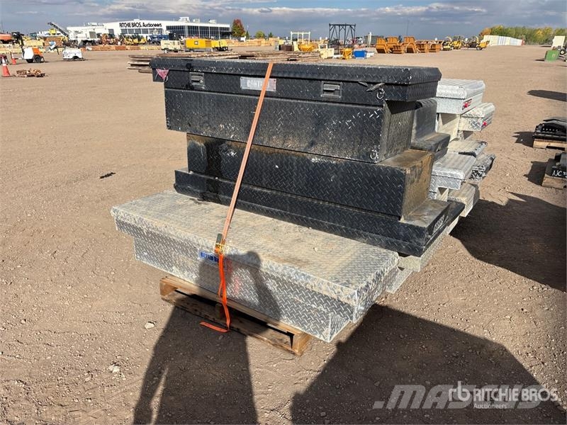  Quantity of (11) Tool Box Otros