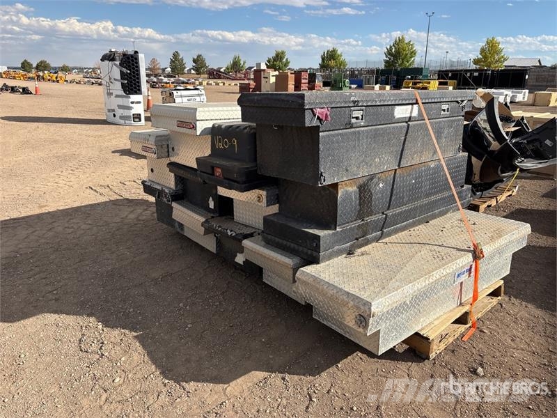  Quantity of (11) Tool Box Otros