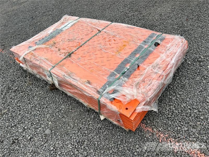  Quantity of (12) 4 ft x 7 ft 2 in Ground Protectio Drugi deli