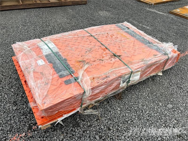  Quantity of (12) 4 ft x 7 ft 2 in Ground Protectio Drugi deli
