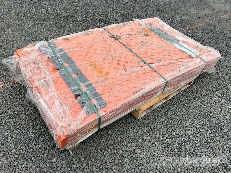  Quantity of (12) 4 ft x 7 ft 2 in Ground Protectio Drugi deli