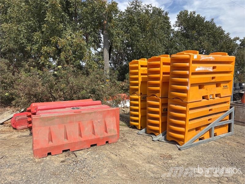 Quantity of (12) Barrier Andet tilbehør