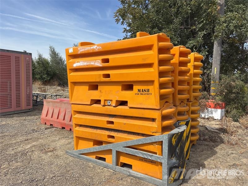 Quantity of (12) Barrier Andet tilbehør